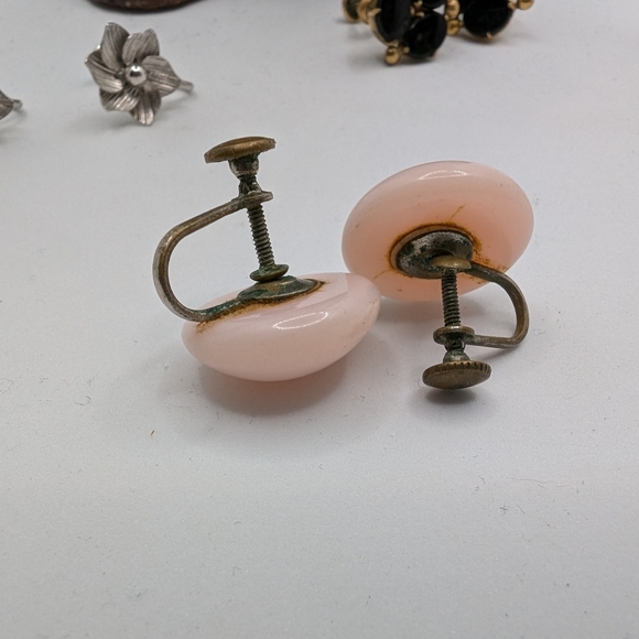 LOT of 5 Vintage screw back earrings - Picture 11 of 16